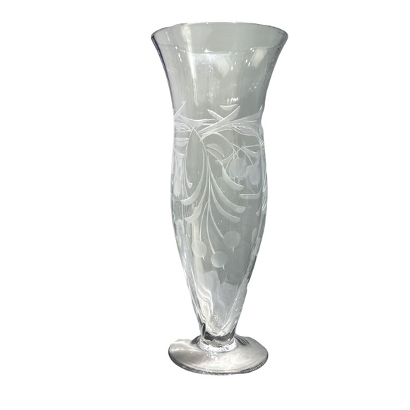 VINTAGE ETCHED CLEAR GLASS FOOTED 10" TALL VASE - Picture 6 of 15
